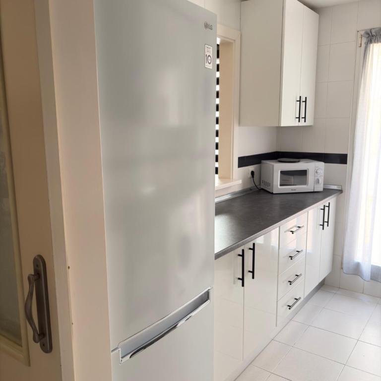 Apartamento reformado con gran terraza privada, parking y aire acondicionado en Torrequebrad - Apartamento de 2 dormitorios - 7