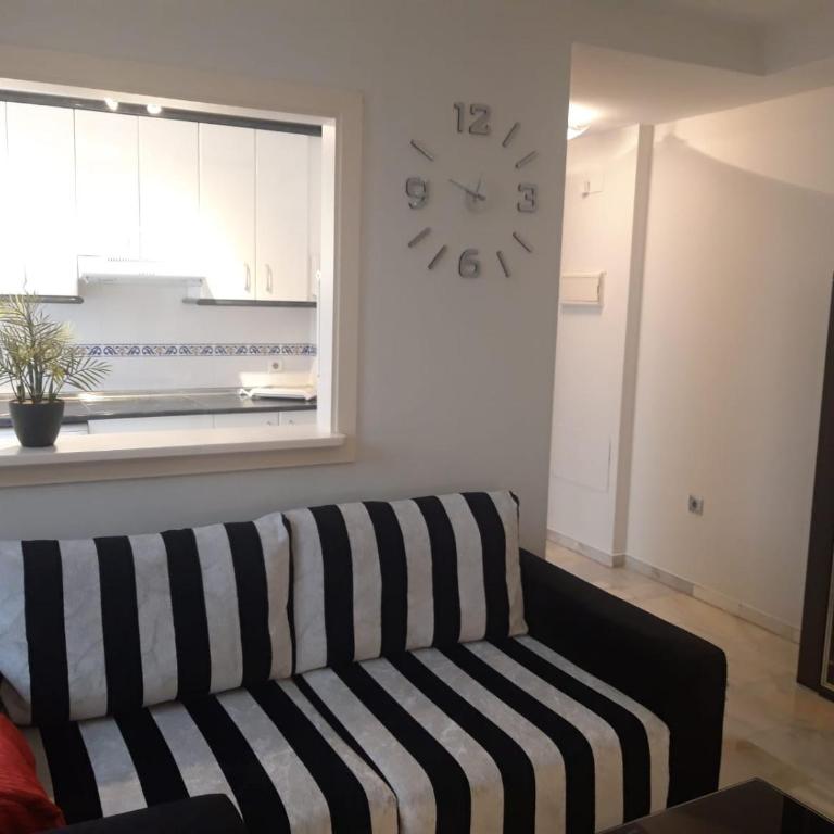 Apartamento reformado con gran terraza privada, parking y aire acondicionado en Torrequebrad - Apartamento de 2 dormitorios - 9