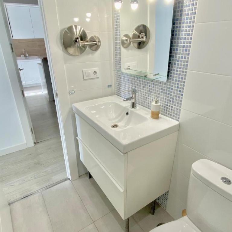 Apartamento con vistas al mar y ascensor piso 10º - Two-Bedroom Apartment with Sea View - 7