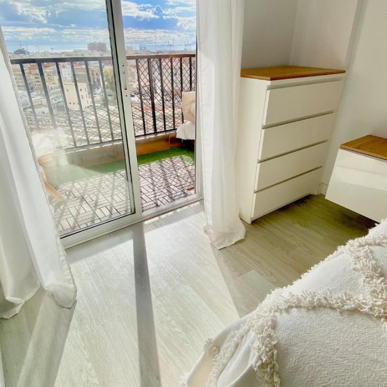 Apartamento con vistas al mar y ascensor piso 10º - Two-Bedroom Apartment with Sea View - 12