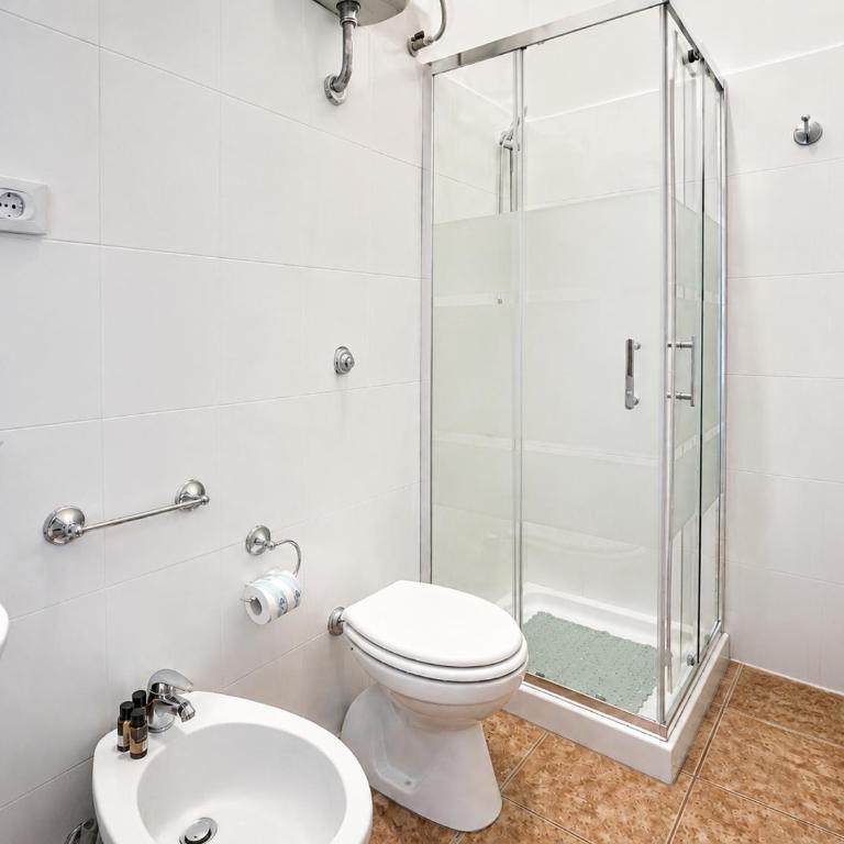Camera Cafè Affitta camere - Camera Matrimoniale con Bagno Privato - 4