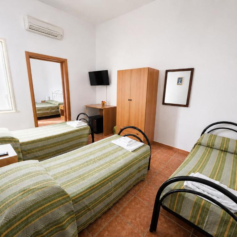 Camera Cafè Affitta camere - Camera Matrimoniale/Doppia con Letti Singoli con Bagno Privato - 1