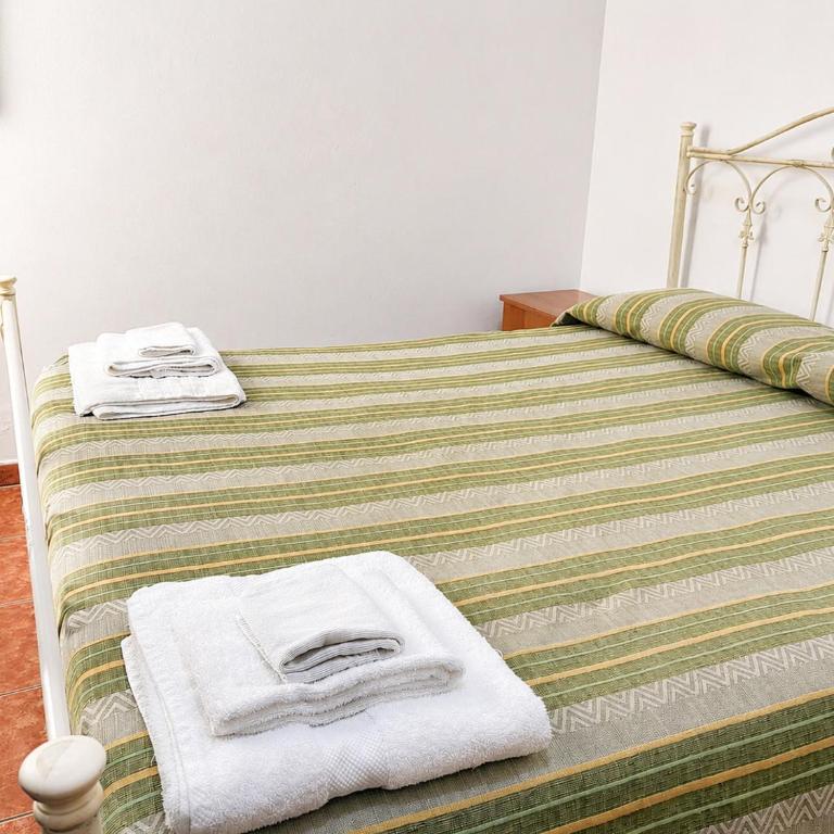 Camera Cafè Affitta camere - Camera Matrimoniale/Doppia con Letti Singoli con Bagno Privato - 1