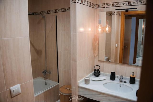 Ohana Beach - Two-Bedroom Apartment with Sea View - 14