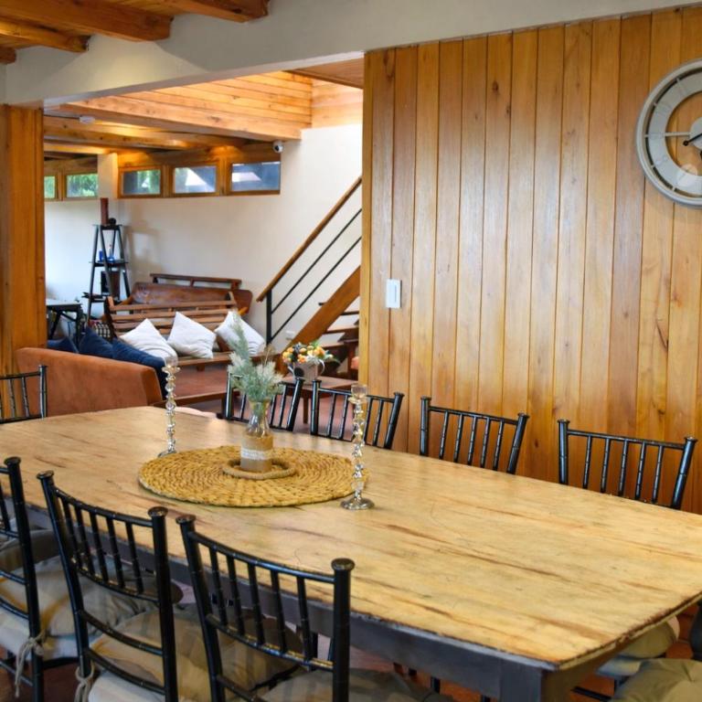 Vacaciones en Cuenca, quédate en Picota Cucho una encantadora quinta VIP con jacuzzi, turco, zona BBQ a 10km del centro de la ciudad - 20 huéspedes - 3 habitaciones - Three-Bedroom Villa - 76