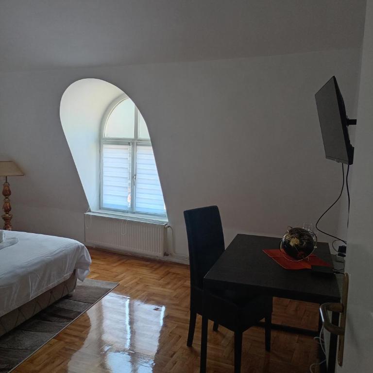 Bella Notte apartments - Strogi centar, terasa, brzi Wi-Fi - Deluks Studio - 1