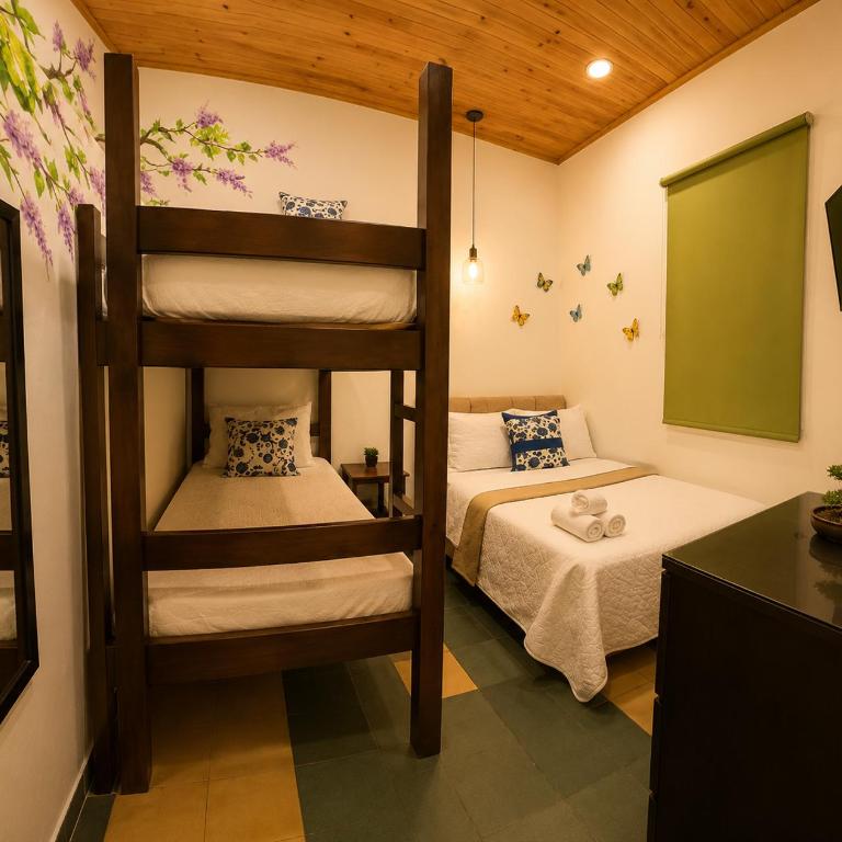 Hotel Boutique Stay La 10 - Habitación Familiar con baño privado - 1