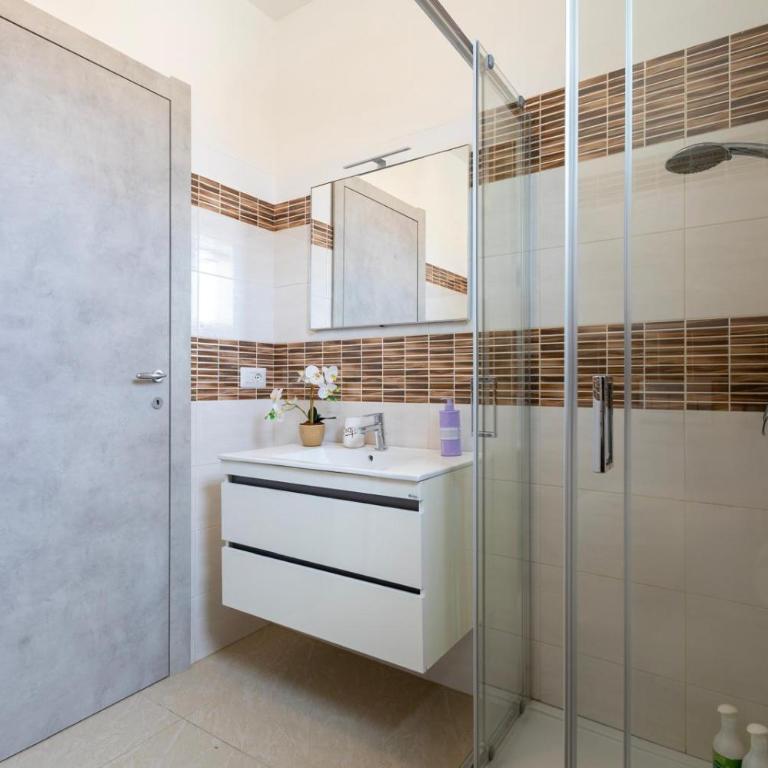 Il giardino fiorito - Casa con 2 Camere da Letto - 17