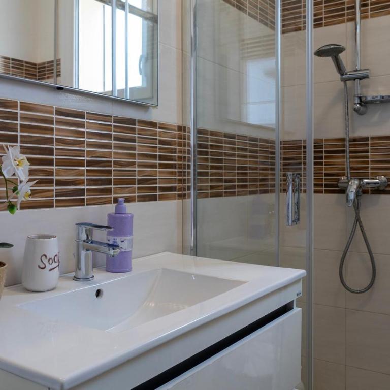 Il giardino fiorito - Casa con 2 Camere da Letto - 14