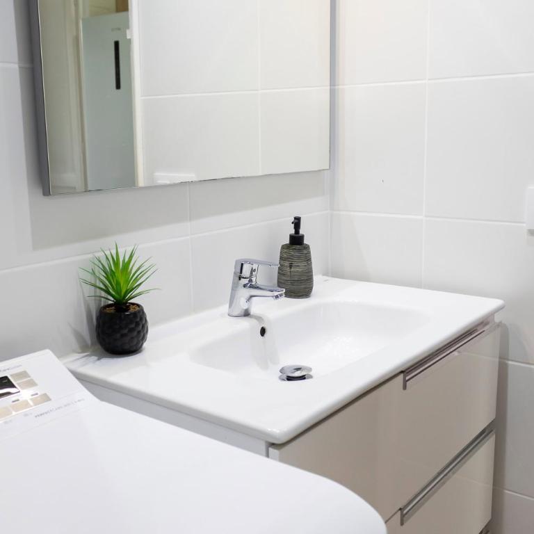Calella, terraza privada y piscina - Apartamento - 23