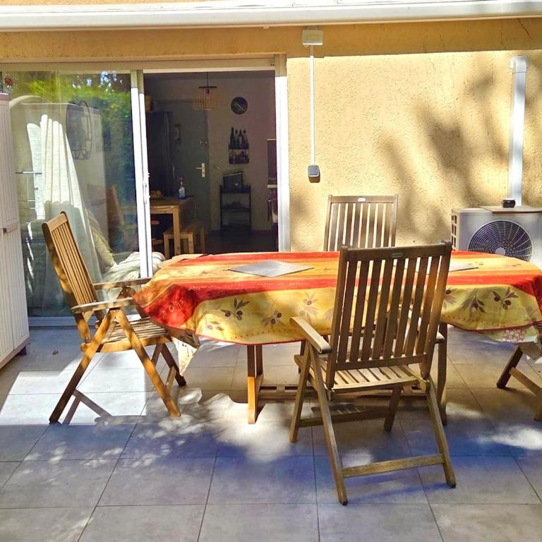 Studio 4 places tout confort avec grande terrasse - One-Bedroom Apartment - 12