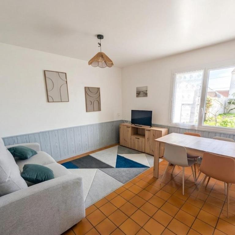 Chaleureuse maison tout proche des commerces - Maison de Vacances - 19