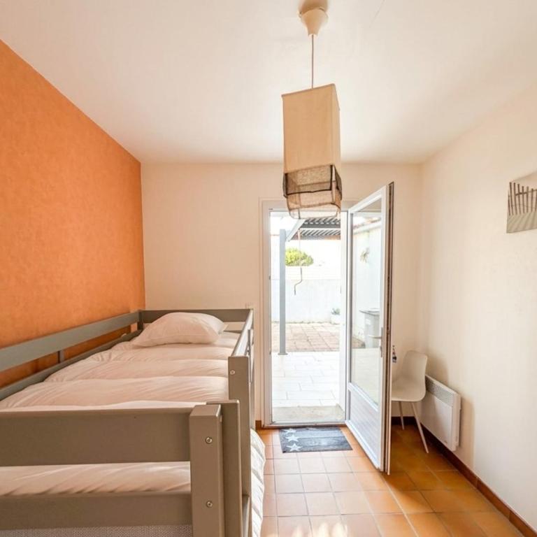 Chaleureuse maison tout proche des commerces - Maison de Vacances - 9