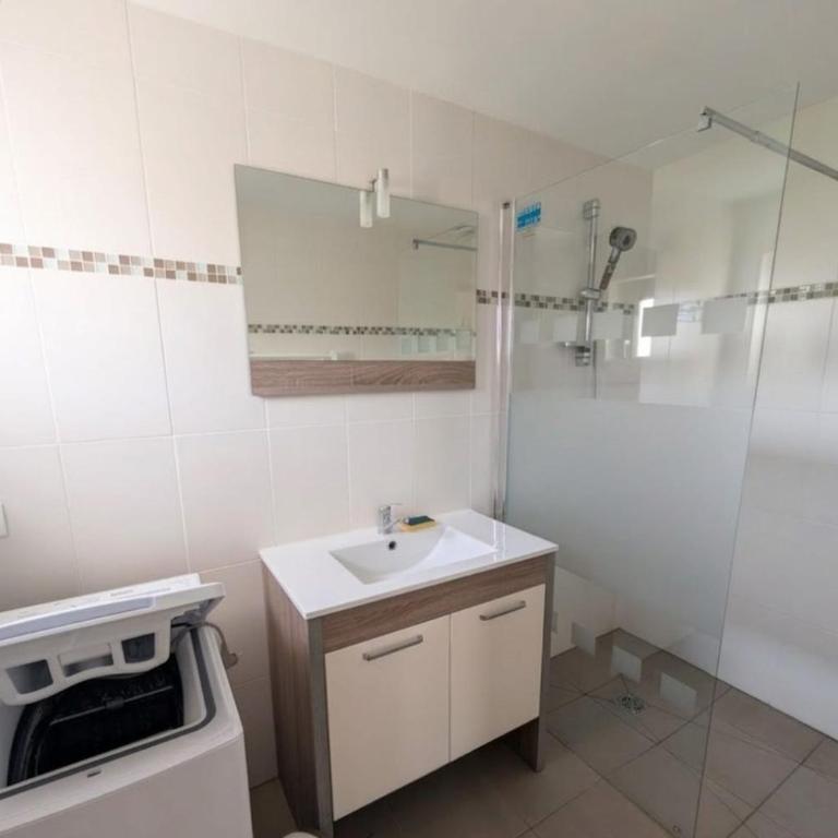 Chaleureuse maison tout proche des commerces - Maison de Vacances - 10