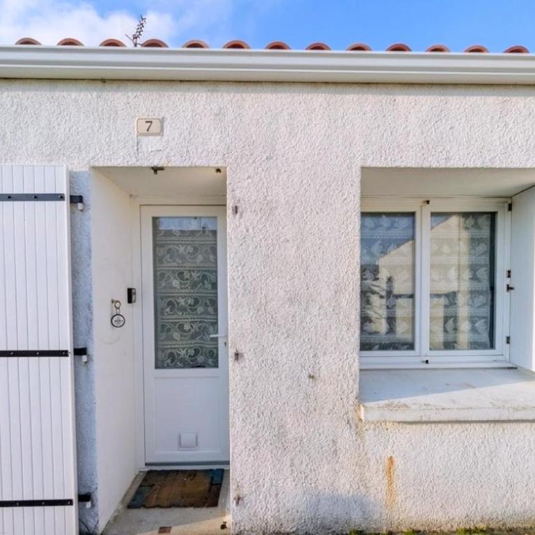Chaleureuse maison tout proche des commerces - Maison de Vacances - 18