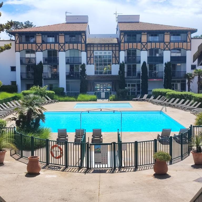 Studio dans résidence Pierre et Vacances avec vue sur piscine entre plage et golf - Studio avec Balcon - 1
