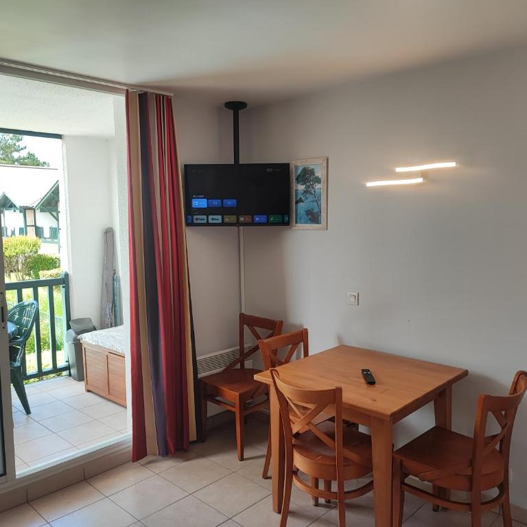 Studio dans résidence Pierre et Vacances avec vue sur piscine entre plage et golf - Studio avec Balcon - 17