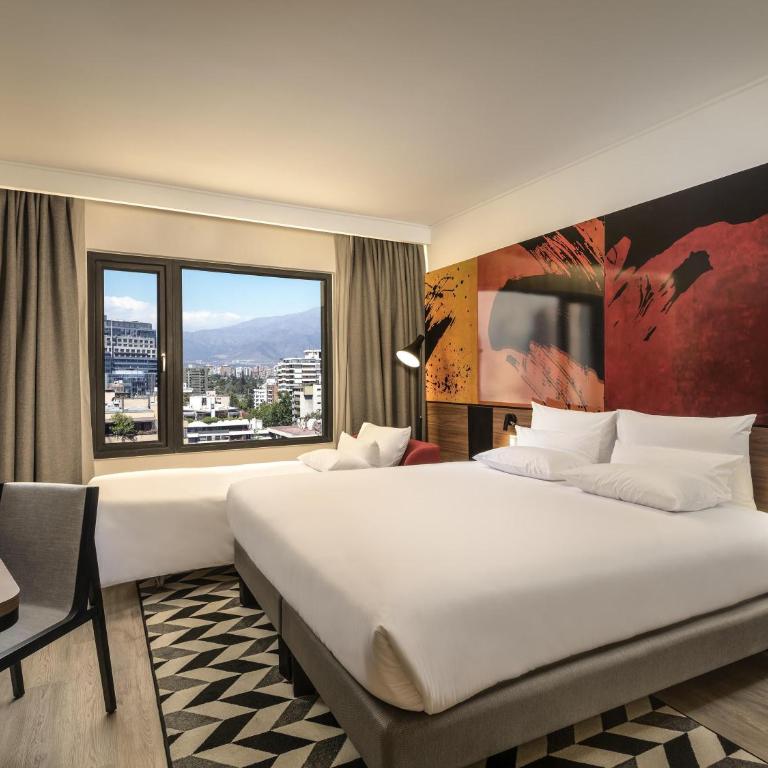 Novotel Santiago Providencia - Habitación Superior con sofá - cama extragrande - 1