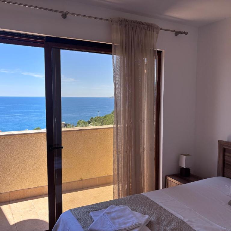 Villa Rijeka Rezevici - Vila sa Sopstvenim Bazenom - 18