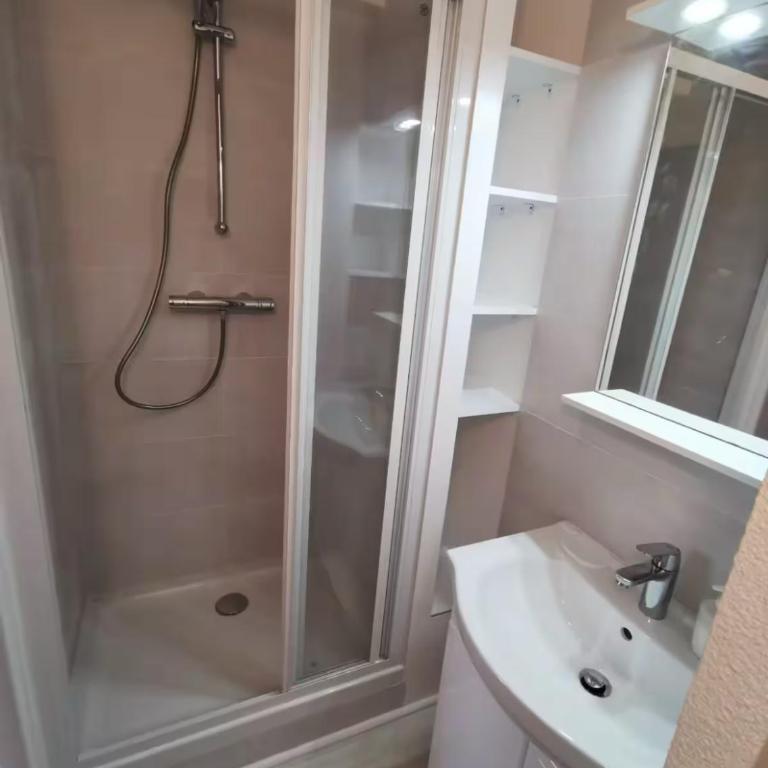- LA CALANCA DE GABRIEL - jardin privé, mer à 100m, piscine, climatisation, parking, à Saint-Aygulf- Tout à pied - Apartment with Garden View - 29