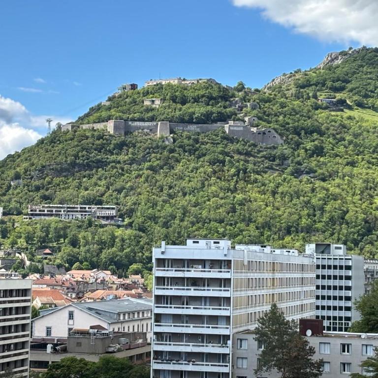 Hyper centre avec parking place Jean Moulin - Three-Bedroom Apartment - 28