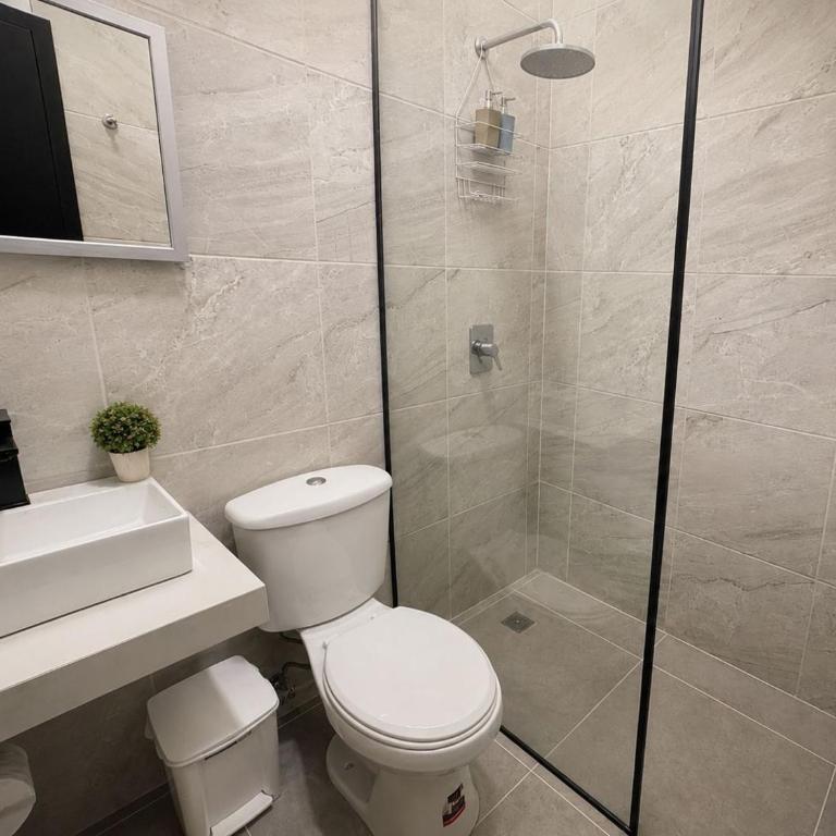Modern, quiet and private apartment - Three-Bedroom Apartment - 4