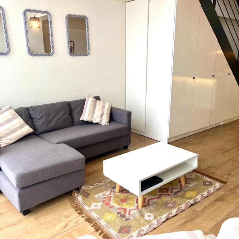 Duplex con piscina en Miraflores - Apartamento de 1 dormitorio - 10