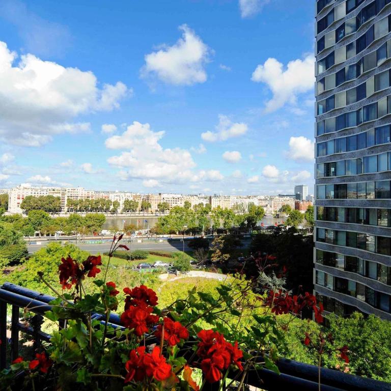 Mercure Paris Tour Eiffel Pont Mirabeau - Deluxe Room with terrace - One Double Bed - 2