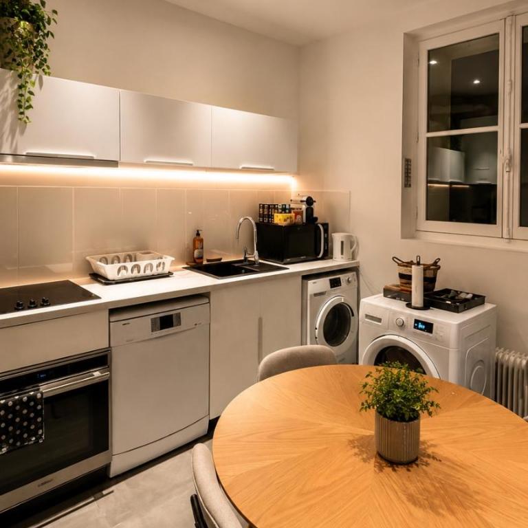 Suite Avenue des Champs-Élysées : Luxe Parisien - Appartement 4 Chambres - 6