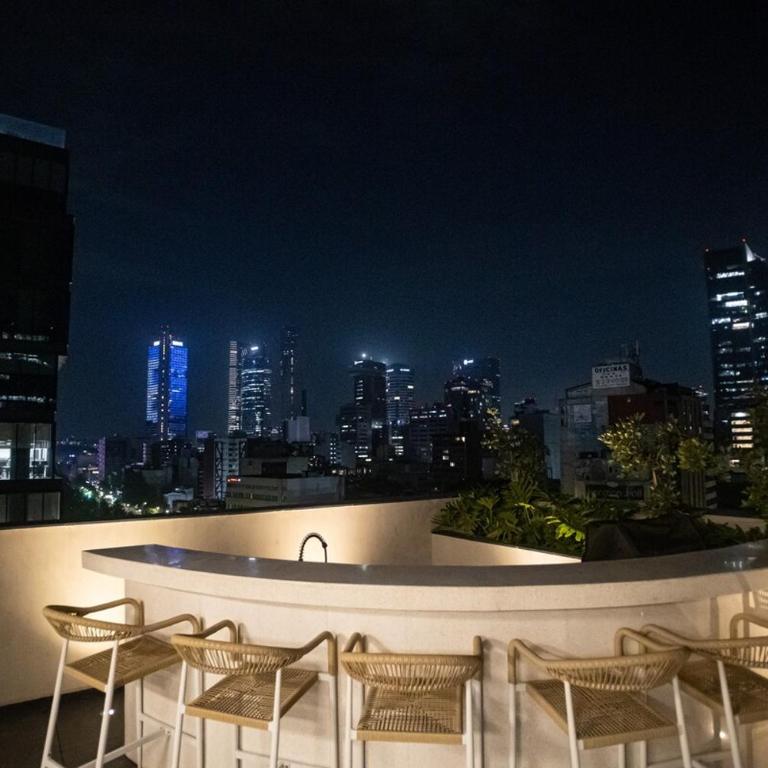 Chic loft with view of the angel from your balcony - One-Bedroom Apartment - 4