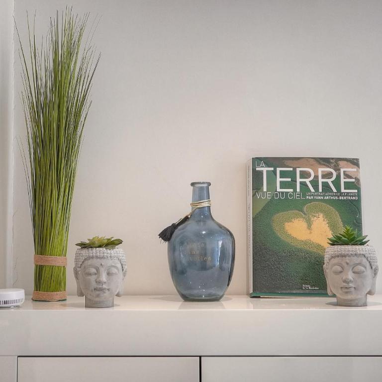 FRGK RUE HOCHE Luxury 2BR - Large Terrace - 2 min Palais - Appartamento con 2 Camere da Letto e Terrazza - 26