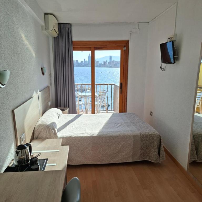 Hotel Condestable - Habitación Doble con balcón y vistas al mar - 10