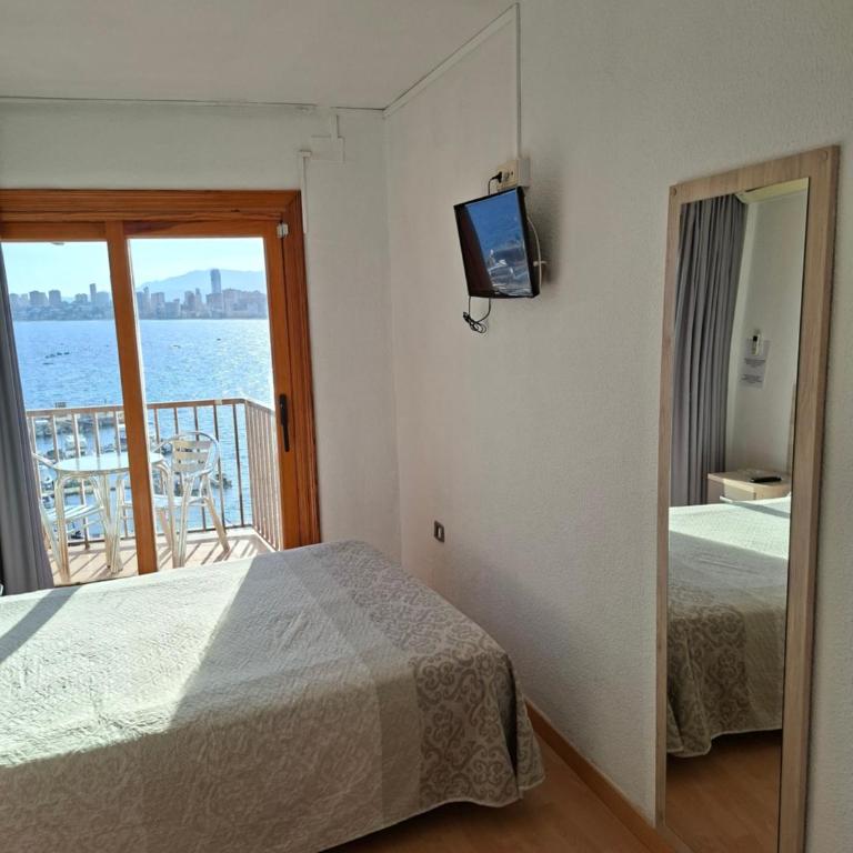 Hotel Condestable - Habitación Doble con balcón y vistas al mar - 11