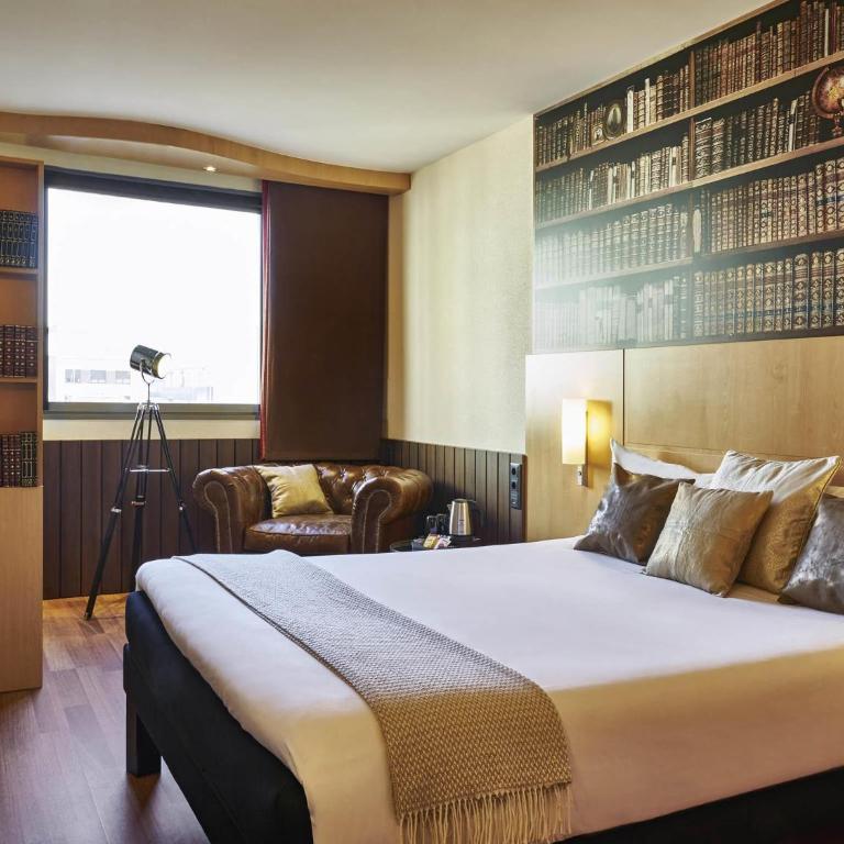 Ibis Barcelona Centro (Sagrada Familia) - Gaudí's Library My Room by the Trencadis team - 1