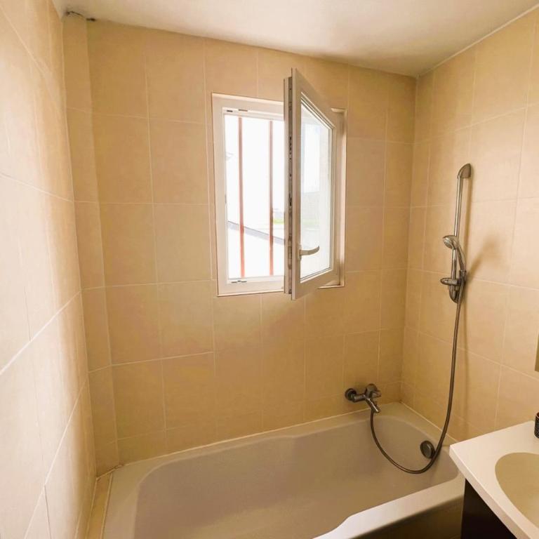 Cosy Town house with its beautiful terrace - Maison de Vacances - 8