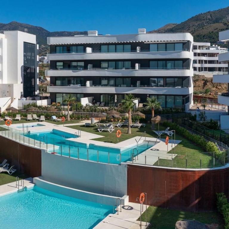 Modern Luxury Suite with Terrace in Higueron - Apartment - 16