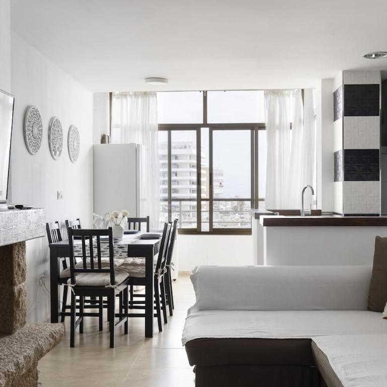 Prime Location Apartment with Seaviews - Apartamento - 3