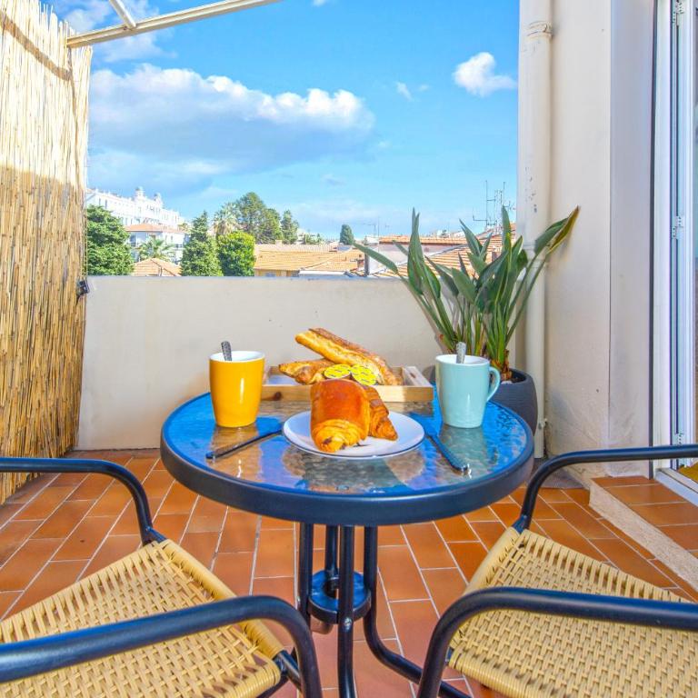 Studio avec terrase dans le centre ville - Studio with Balcony - 3