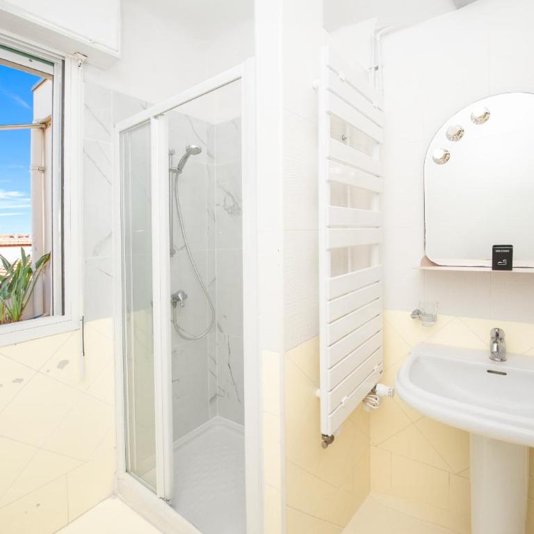 Studio avec terrase dans le centre ville - Studio with Balcony - 13