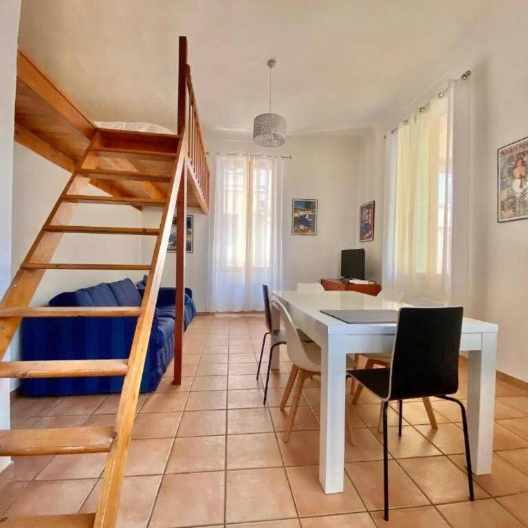 Appartement lumineux avec mezzanine - climatisé - One-bedroom Loft Apartment - 1