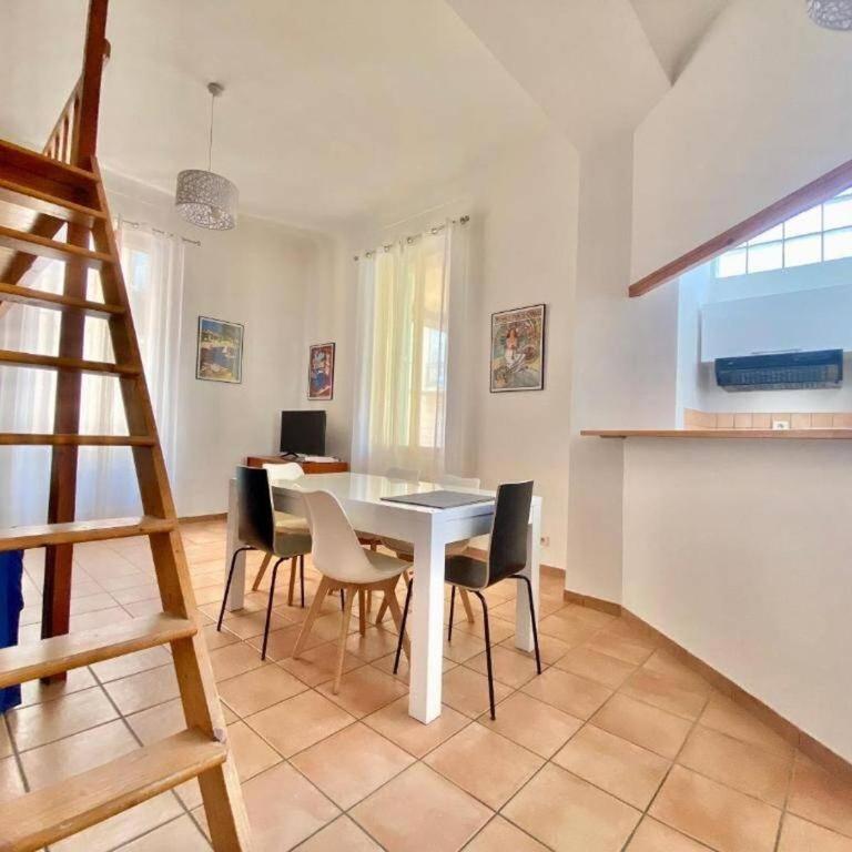 Appartement lumineux avec mezzanine - climatisé - One-bedroom Loft Apartment - 2
