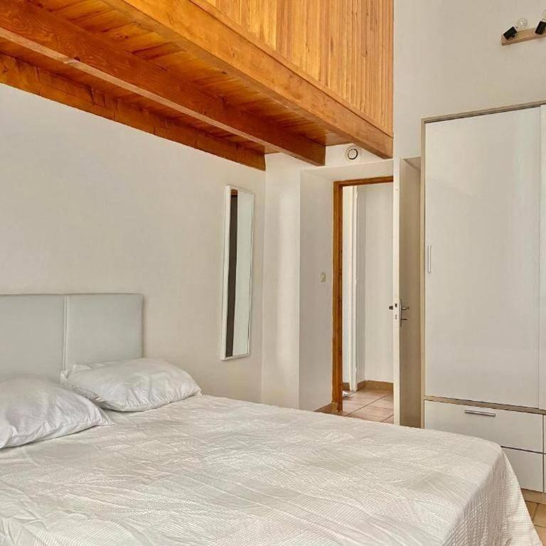 Appartement lumineux avec mezzanine - climatisé - One-bedroom Loft Apartment - 12