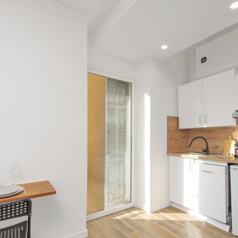 Nice, 3-room refurbished apartment near train station - Appartement 2 Chambres - 4