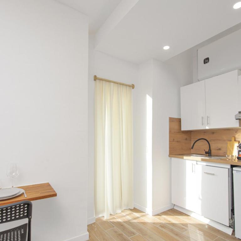Nice, 3-room refurbished apartment near train station - Appartement 2 Chambres - 5