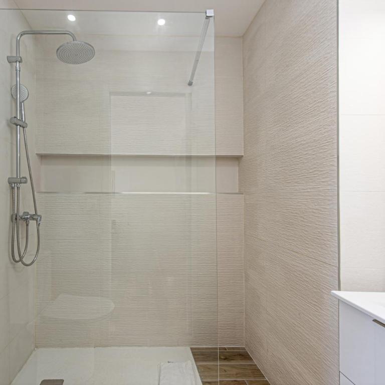 Nice, 3-room refurbished apartment near train station - Appartement 2 Chambres - 20