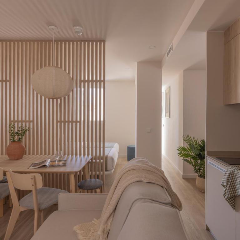Líbere Alicante Rambla - Family Studio with Balcony - 3