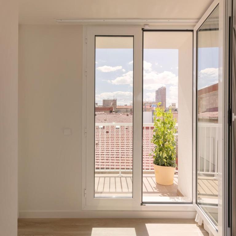 Líbere Alicante Rambla - Family Studio with Balcony - 2