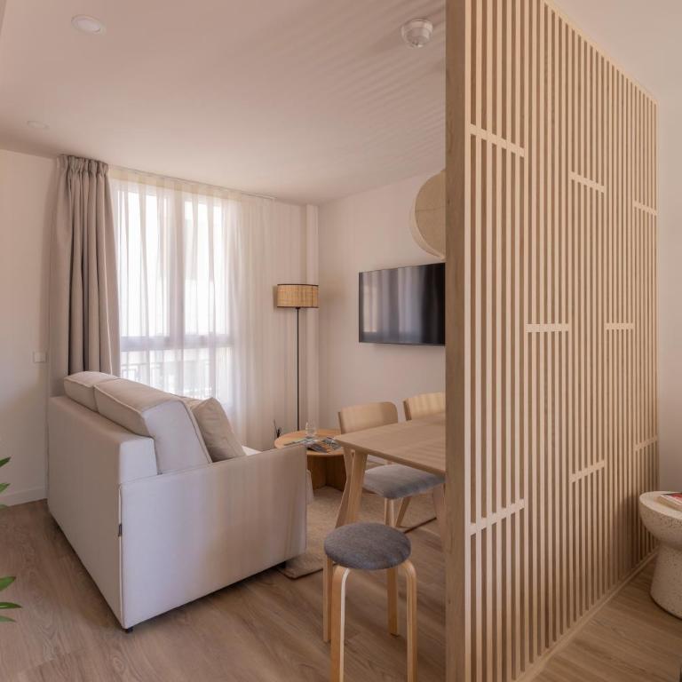 Líbere Alicante Rambla - Family Studio with Balcony - 5