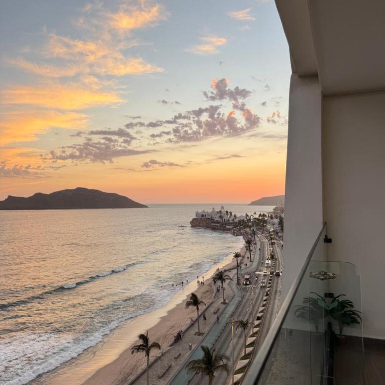 Sunsetline Malecón Mazatlán - Villa with Sea View - 57