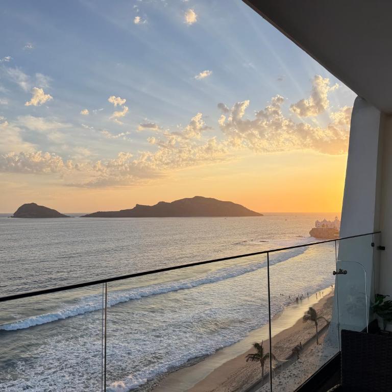 Sunsetline Malecón Mazatlán - Villa with Sea View - 59
